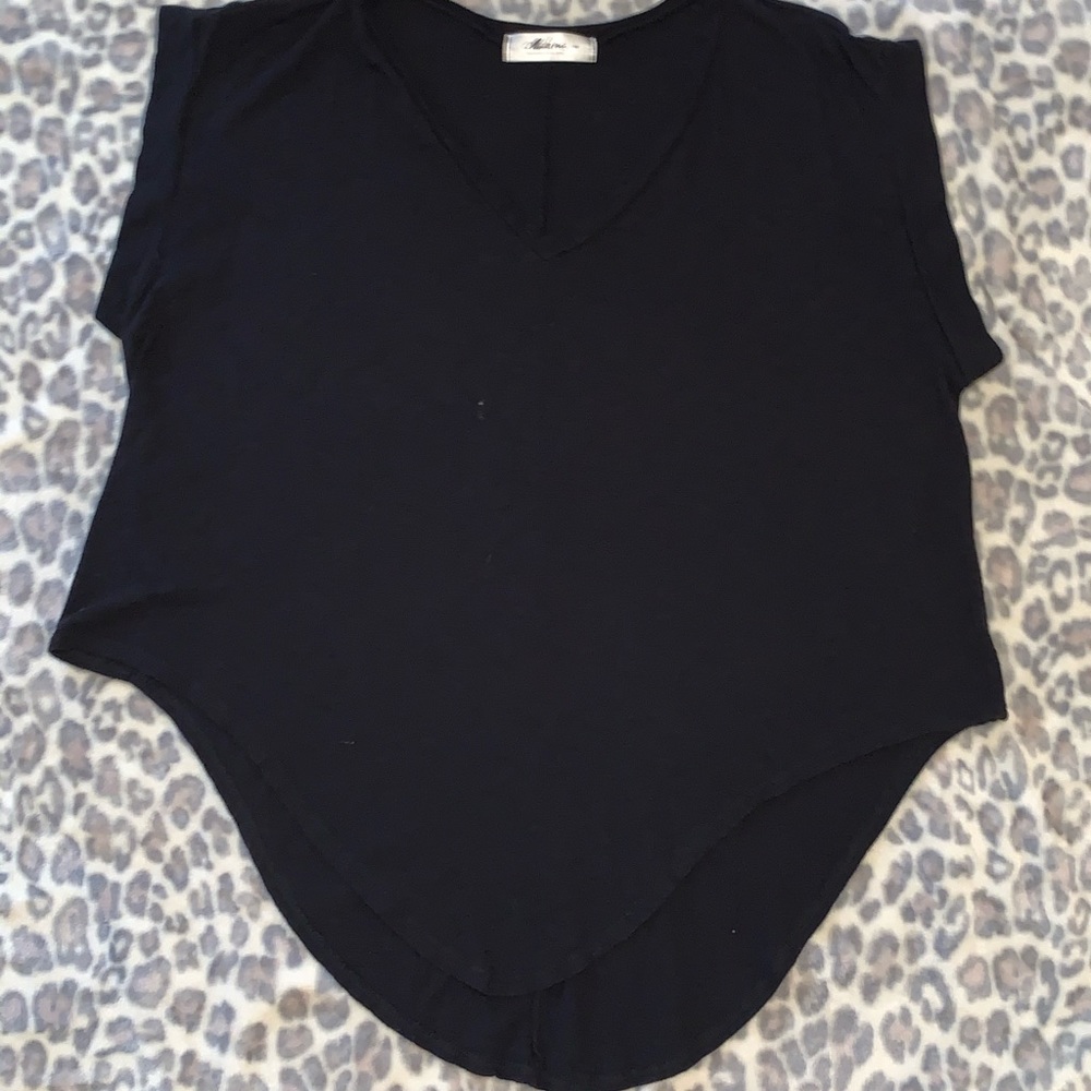 🌺3/$20🌺Mahina Top Black v neck with scoop bottom